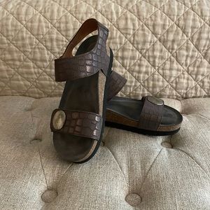 Taos Sandals Size 6 1/2.